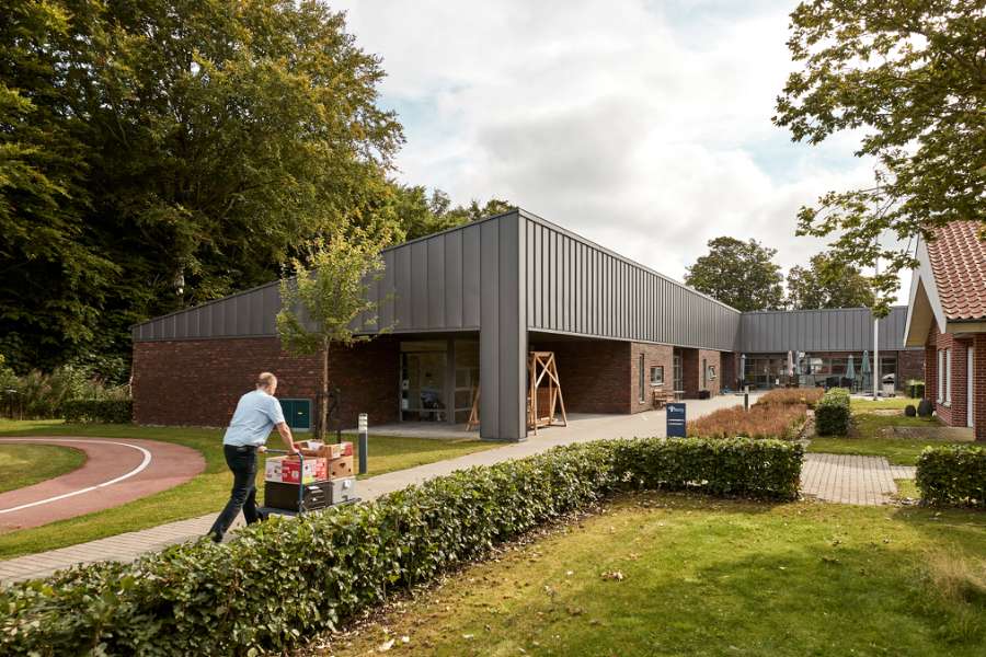 Materialer i smukt samspil, Engparken 1, 9500 Rørbæk